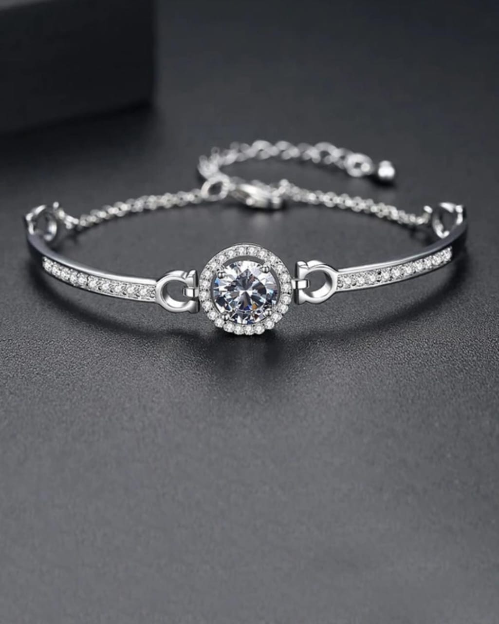 Round Halo Stone Bracelet